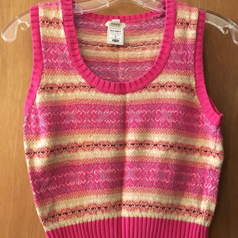 Old Navy sweater vest size small pink and cream